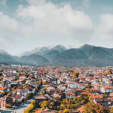 Host2u Authentic - Free Parking Apartment *