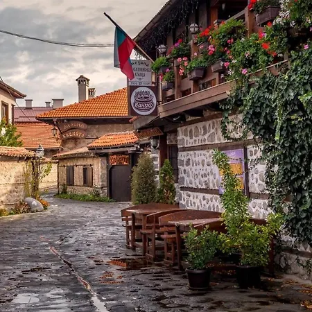 Host2u Authentic - Free Parking Apartment