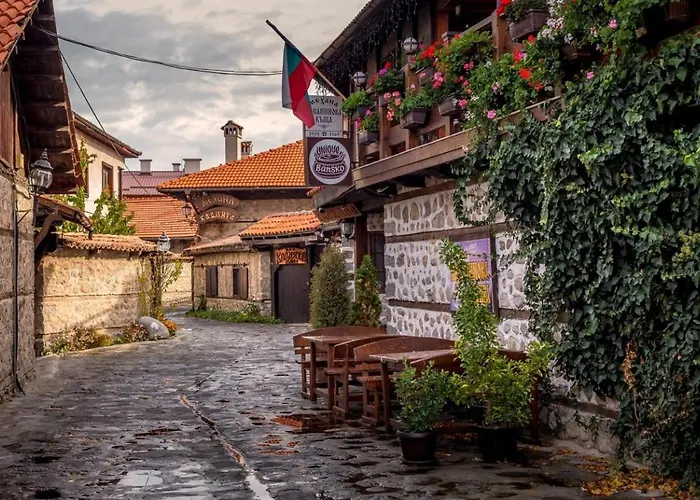 Host2u Authentic - Free Parking Apartment