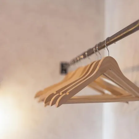 Host2u Authentic - Free Parking