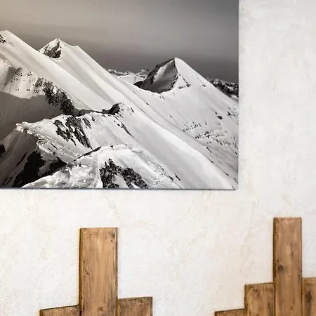 Host2u Authentic - Free Parking Apartment *