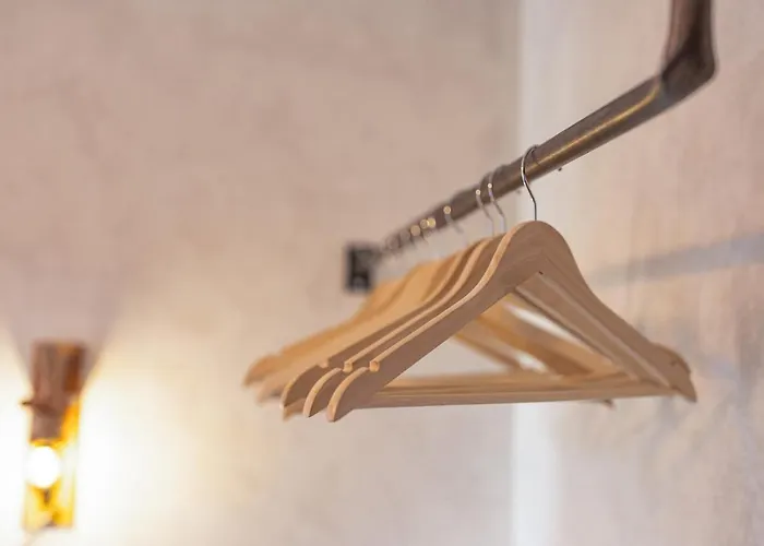 Host2u Authentic - Free Parking