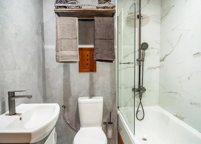 Host2u Authentic - Free Parking Apartman *